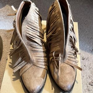 Ready to two step in these Coconuts by Matisse boots.